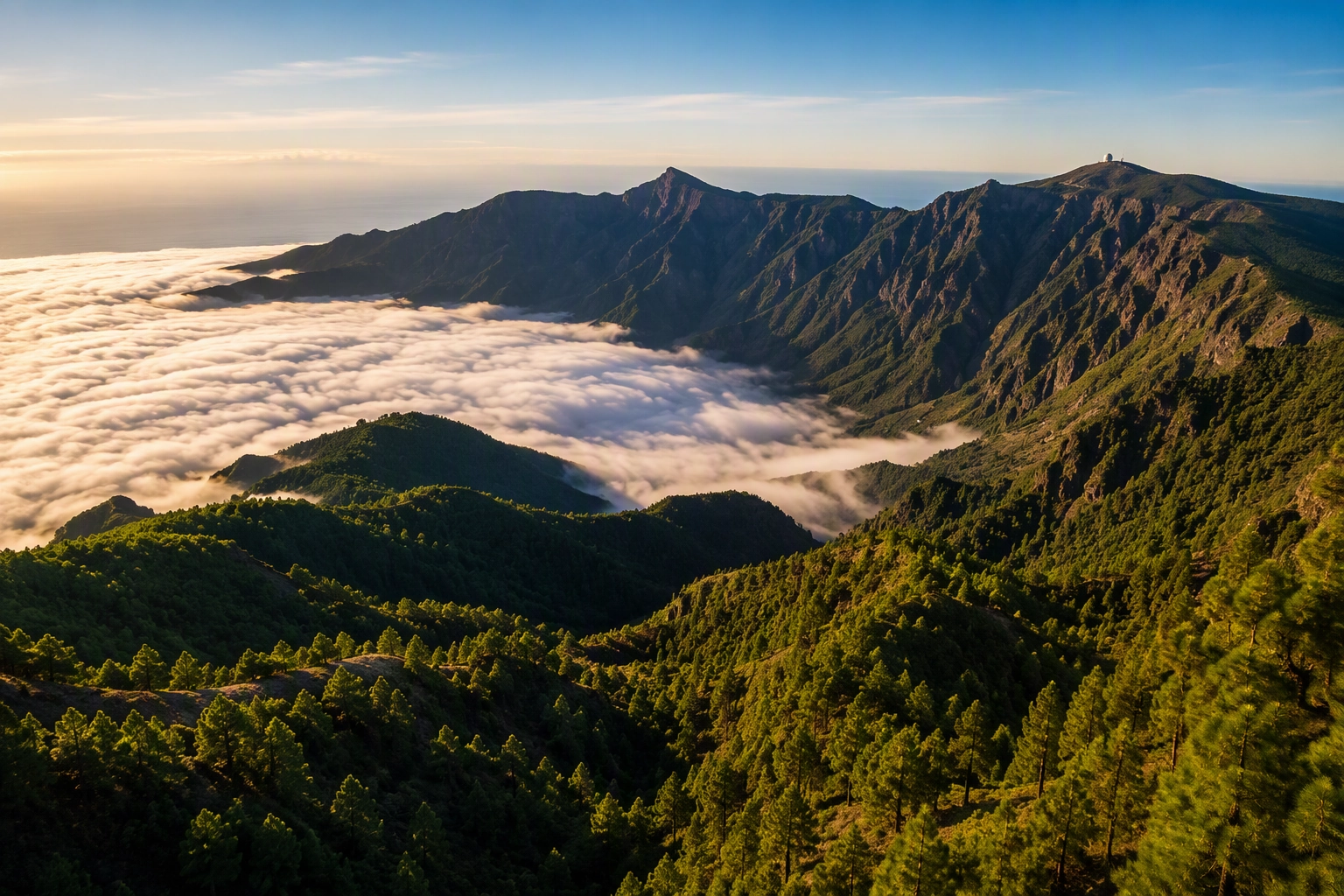 El Paso auf La Palma mit Blick auf die Caldera de Taburiente, Pinienwälder und attraktive Wohnlagen im Herzen der Insel