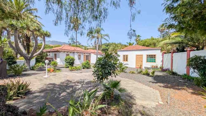 Kanarische Villa mit Gartenanlage in hervoragender Lage 