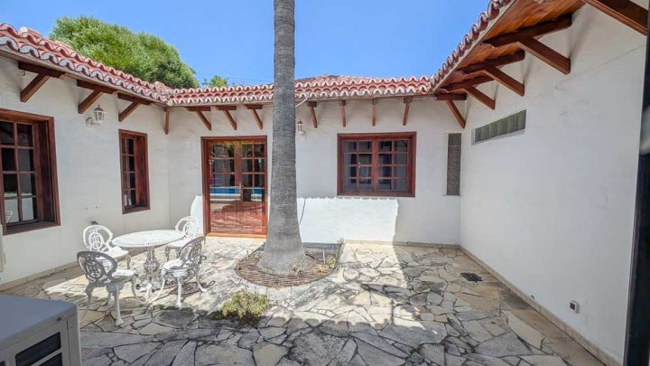 Kanarische Villa mit Gartenanlage in hervoragender Lage 