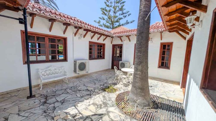 Kanarische Villa mit Gartenanlage in hervoragender Lage 