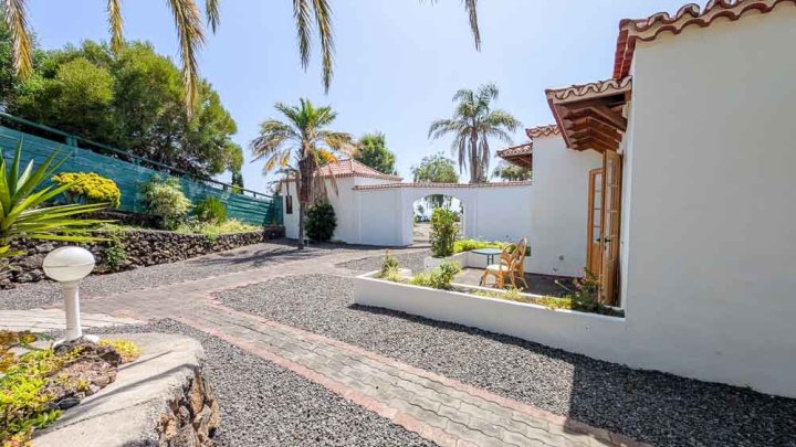 Kanarische Villa mit Gartenanlage in hervoragender Lage 