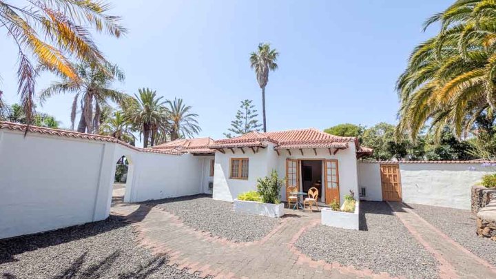 Kanarische Villa mit Gartenanlage in hervoragender Lage 