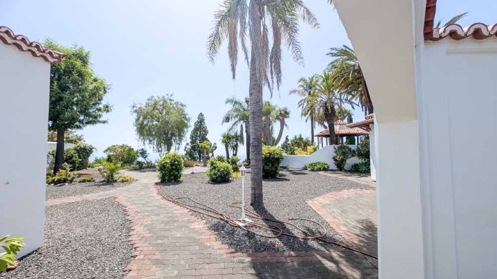 Kanarische Villa mit Gartenanlage in hervoragender Lage 
