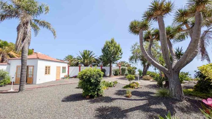 Kanarische Villa mit Gartenanlage in hervoragender Lage 