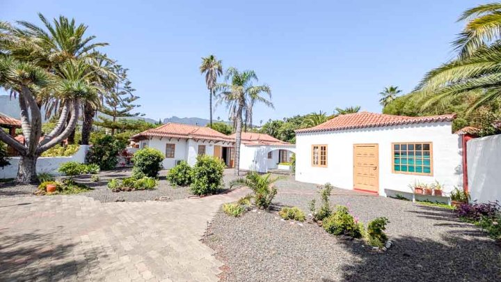 Kanarische Villa mit Gartenanlage in hervoragender Lage 