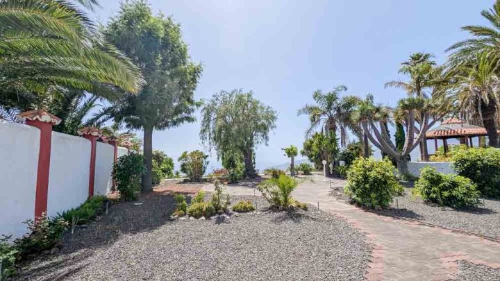 Kanarische Villa mit Gartenanlage in hervoragender Lage 