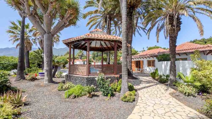 Kanarische Villa mit Gartenanlage in hervoragender Lage 