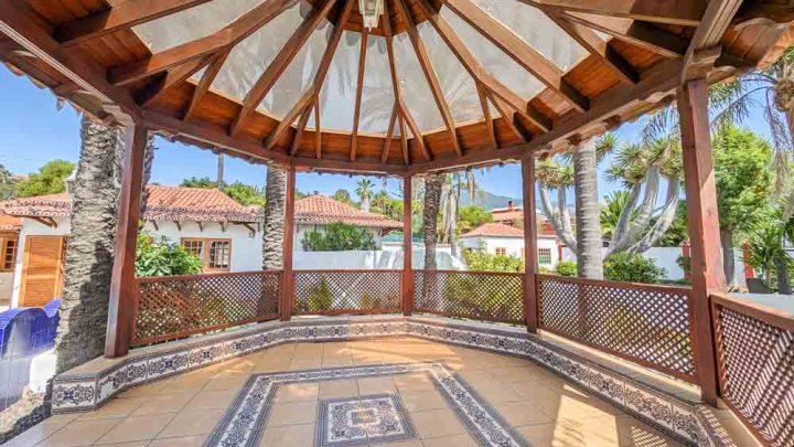 Kanarische Villa mit Gartenanlage in hervoragender Lage 