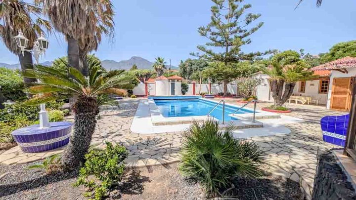 Kanarische Villa mit Gartenanlage in hervoragender Lage 