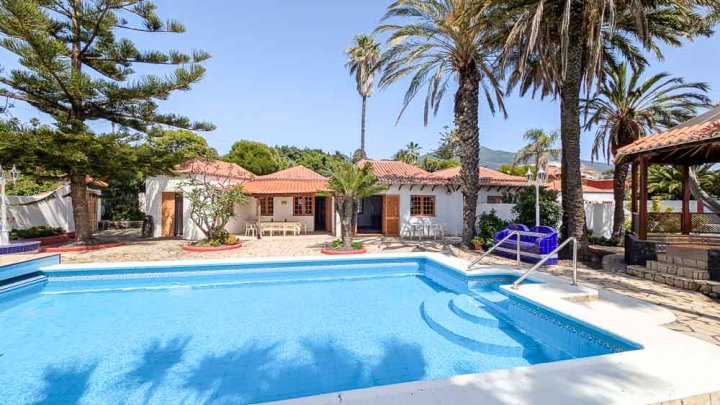 Kanarische Villa mit Gartenanlage in hervoragender Lage 