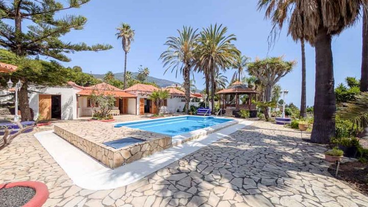 Kanarische Villa mit Gartenanlage in hervoragender Lage 