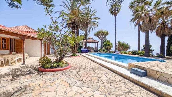 Kanarische Villa mit Gartenanlage in hervoragender Lage 