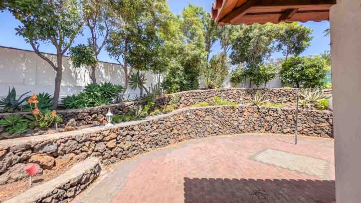 Kanarische Villa mit Gartenanlage in hervoragender Lage 