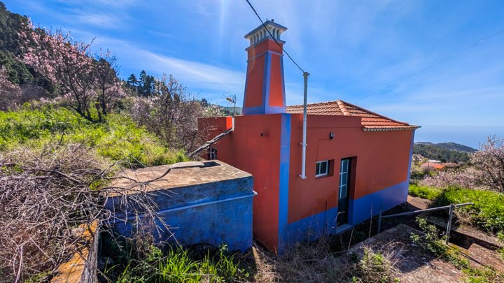 Landhaus mit schönem Grundstück in Las Tricias