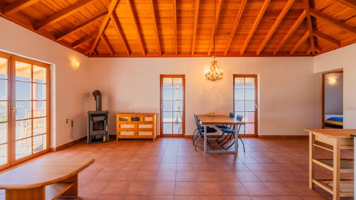 Neuwertige Villa in Top-Lage mit Meerblick in Tijarafe