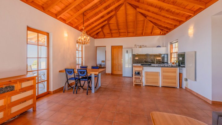 Neuwertige Villa in Top-Lage mit Meerblick in Tijarafe