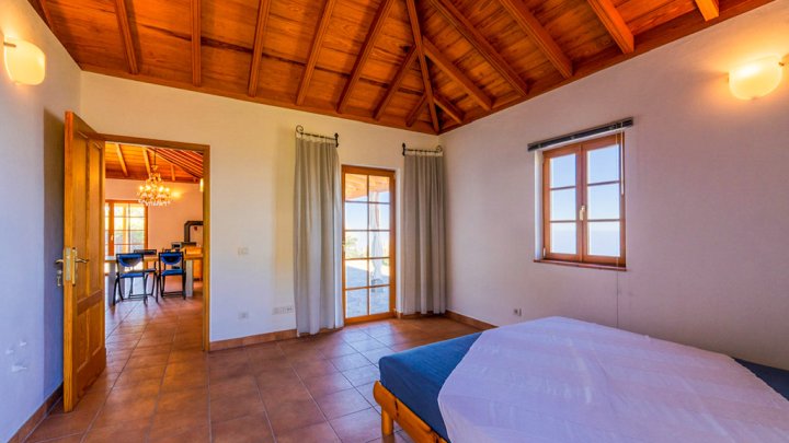 Neuwertige Villa in Top-Lage mit Meerblick in Tijarafe