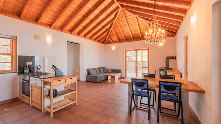 Neuwertige Villa in Top-Lage mit Meerblick in Tijarafe
