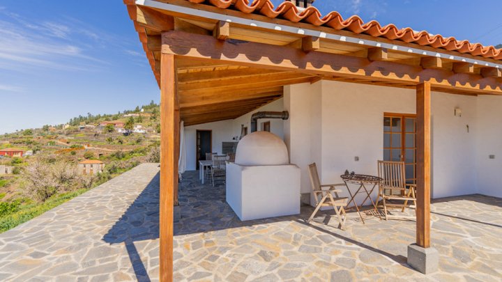 Neuwertige Villa in Top-Lage mit Meerblick in Tijarafe