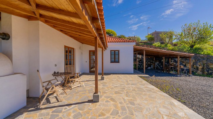 Neuwertige Villa in Top-Lage mit Meerblick in Tijarafe
