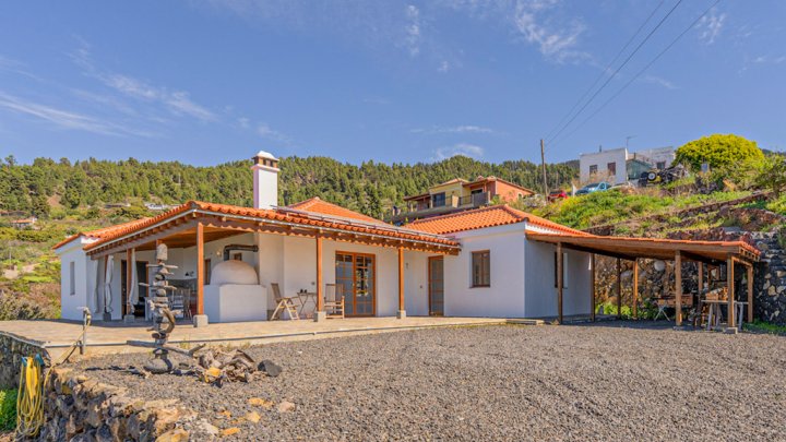 Neuwertige Villa in Top-Lage mit Meerblick in Tijarafe