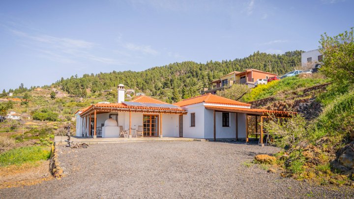 Neuwertige Villa in Top-Lage mit Meerblick in Tijarafe