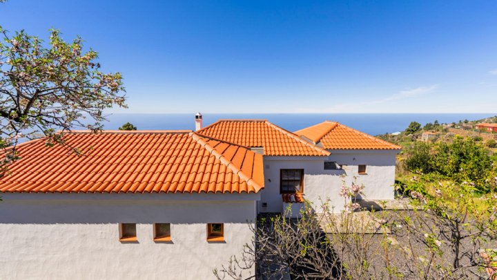 Neuwertige Villa in Top-Lage mit Meerblick in Tijarafe
