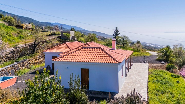 Neuwertige Villa in Top-Lage mit Meerblick in Tijarafe