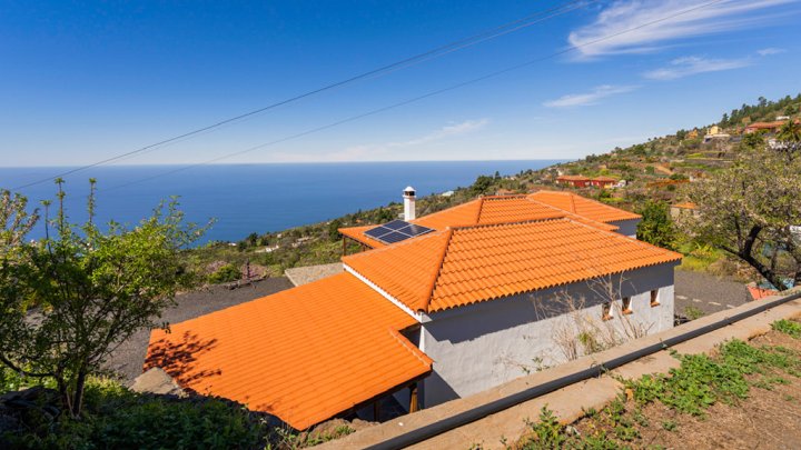 Neuwertige Villa in Top-Lage mit Meerblick in Tijarafe