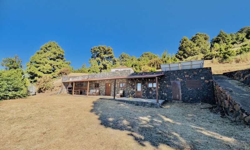 Country Estate with Guest House and Stunning Natural Surroundings in Garafía