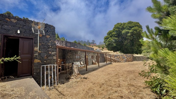 Country Estate with Guest House and Stunning Natural Surroundings in Garafía