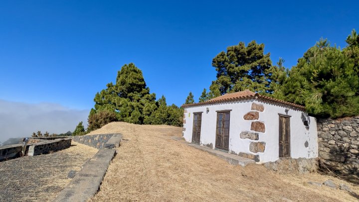 Country Estate with Guest House and Stunning Natural Surroundings in Garafía
