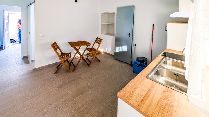 Stadthaus mit zwei Wohneinheiten mit Dachterrasse und Meerblick
