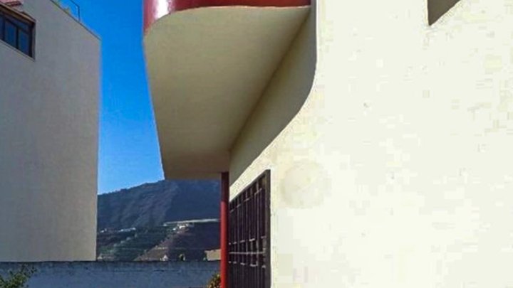 Townhouse with Rooftop Terrace and Rare Building Plot in Tazacorte