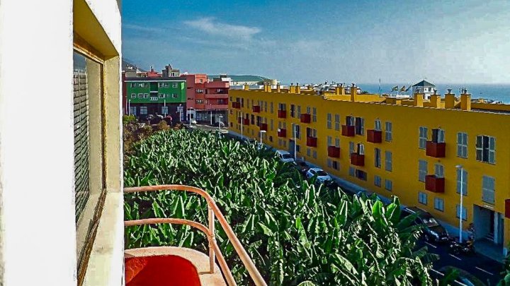 Townhouse with Rooftop Terrace and Rare Building Plot in Tazacorte
