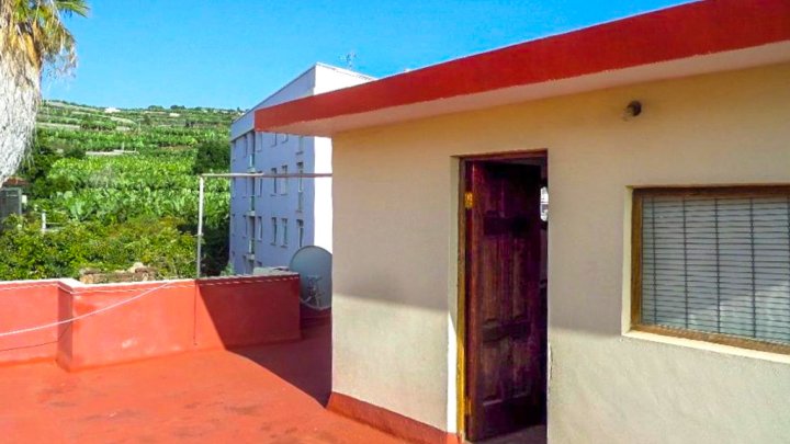 Townhouse with Rooftop Terrace and Rare Building Plot in Tazacorte