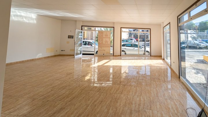 Retail Premises in a Prime Central Location in Tazacorte