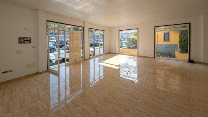 Retail Premises in a Prime Central Location in Tazacorte