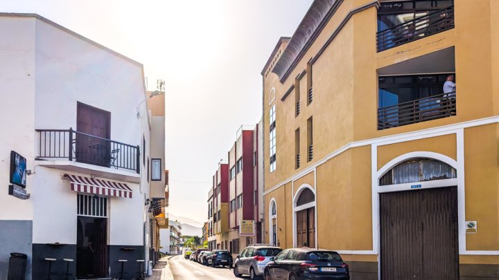 Retail Premises in a Prime Central Location in Tazacorte