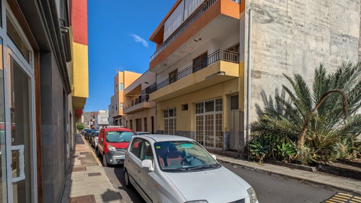 Retail Premises in a Prime Central Location in Tazacorte