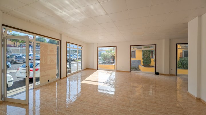 Retail Premises in a Prime Central Location in Tazacorte
