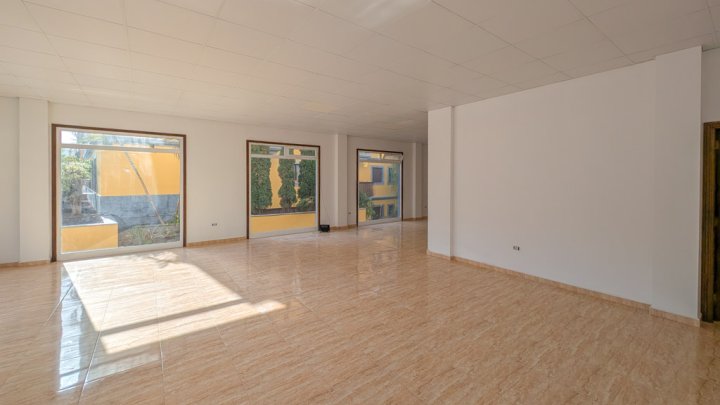 Retail Premises in a Prime Central Location in Tazacorte