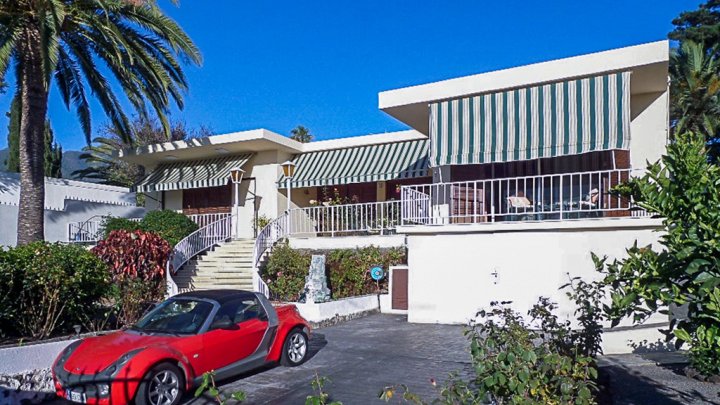 Villa con Piscina, Vistas al Mar y Dos Viviendas en el Valle de Aridane