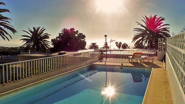 Villa con Piscina, Vistas al Mar y Dos Viviendas en el Valle de Aridane
