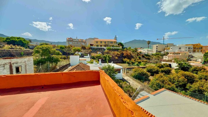 Stadthaus mit Dachterrasse, Garten und Ausbaupotenzial in El Paso