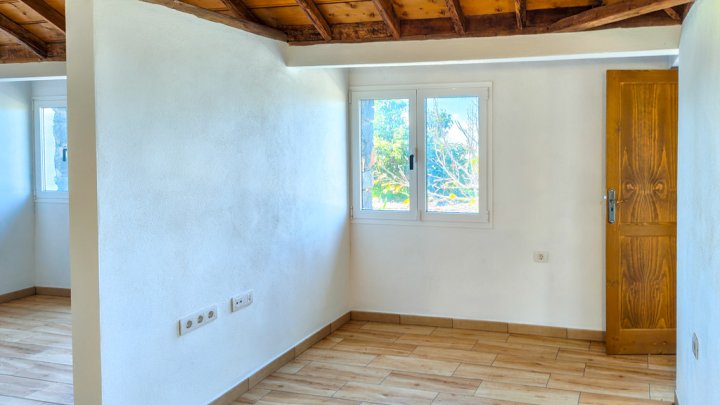 Casa Canaria con Tres Estudios y Múltiples Posibilidades en Tinizara