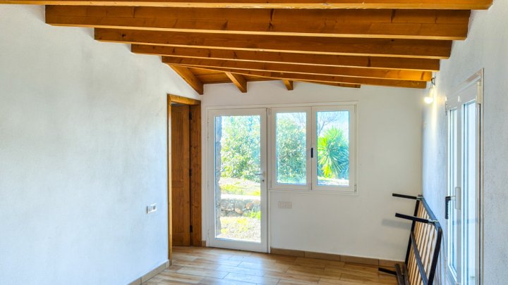 Casa Canaria con Tres Estudios y Múltiples Posibilidades en Tinizara