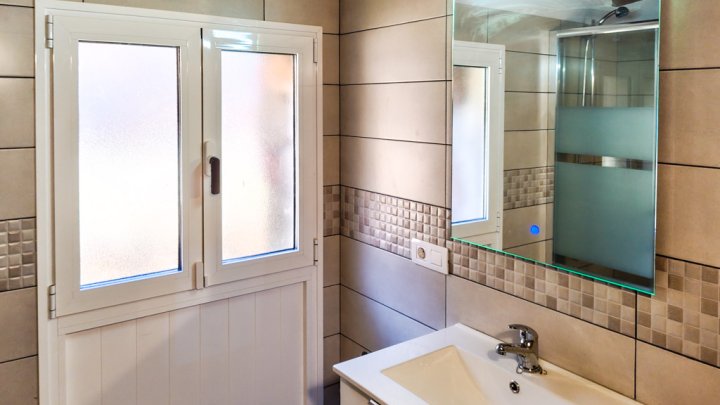 Casa Canaria con Tres Estudios y Múltiples Posibilidades en Tinizara