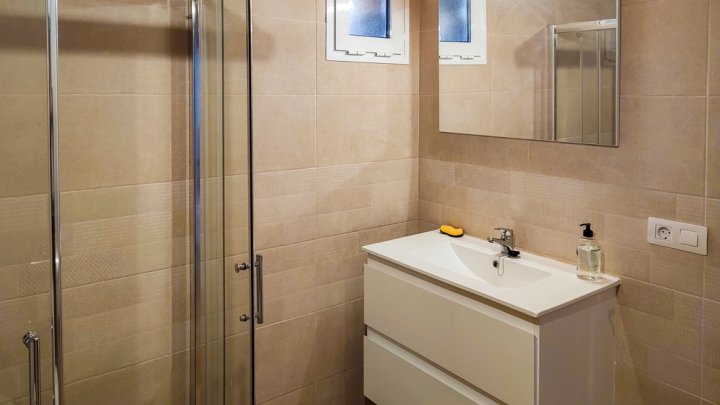 Casa Canaria con Tres Estudios y Múltiples Posibilidades en Tinizara