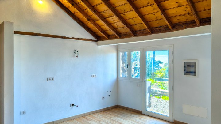 Casa Canaria con Tres Estudios y Múltiples Posibilidades en Tinizara